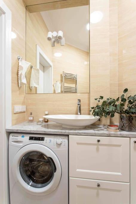 Wyzwolenia Apt , Lazienki Park & Zbawiciela Sq. 2' Варшава Екстериор снимка