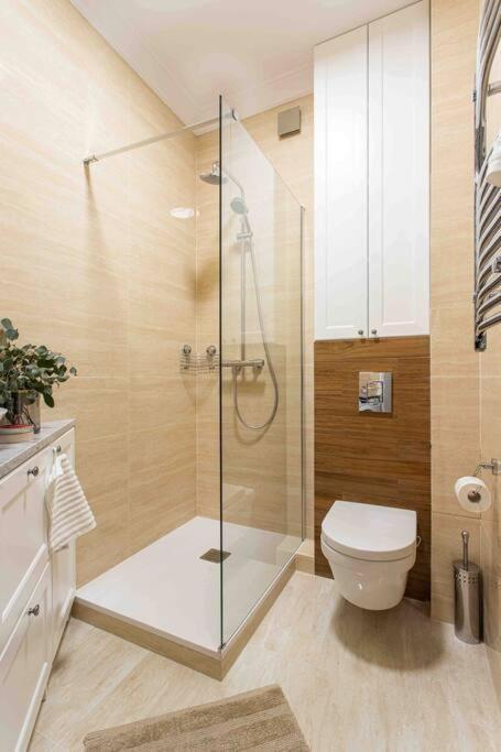 Wyzwolenia Apt , Lazienki Park & Zbawiciela Sq. 2' Варшава Екстериор снимка