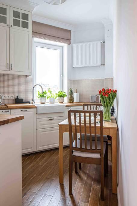 Wyzwolenia Apt , Lazienki Park & Zbawiciela Sq. 2' Варшава Екстериор снимка