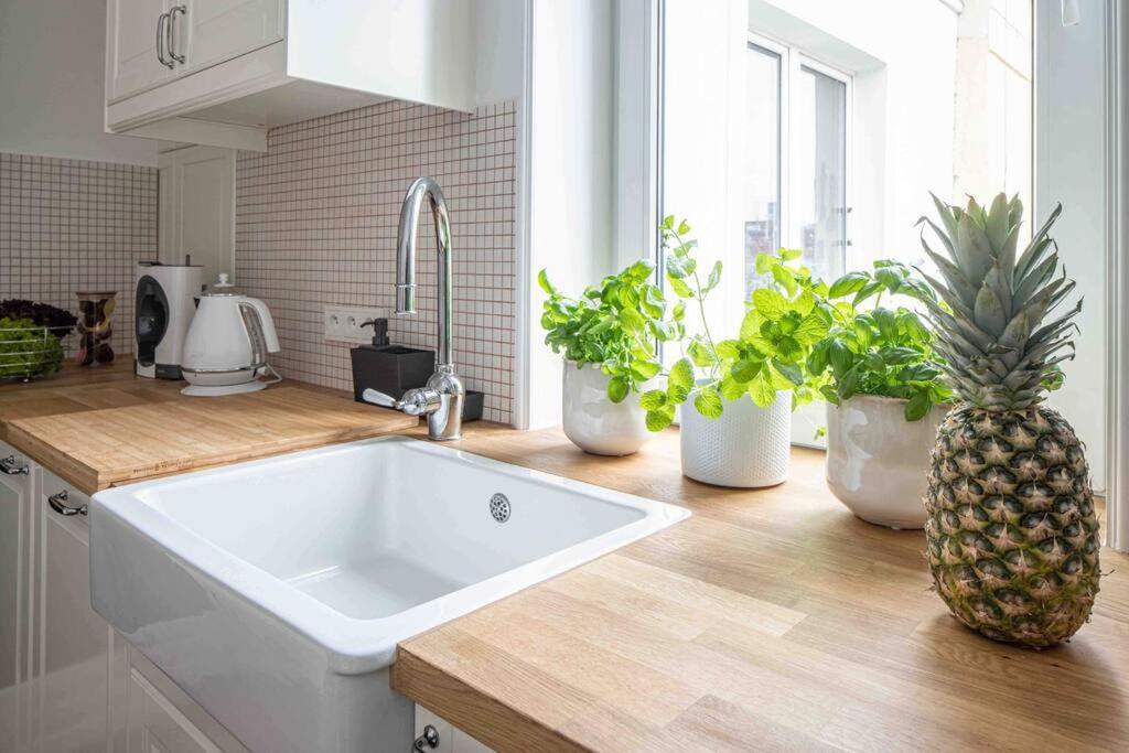 Wyzwolenia Apt , Lazienki Park & Zbawiciela Sq. 2' Варшава Екстериор снимка