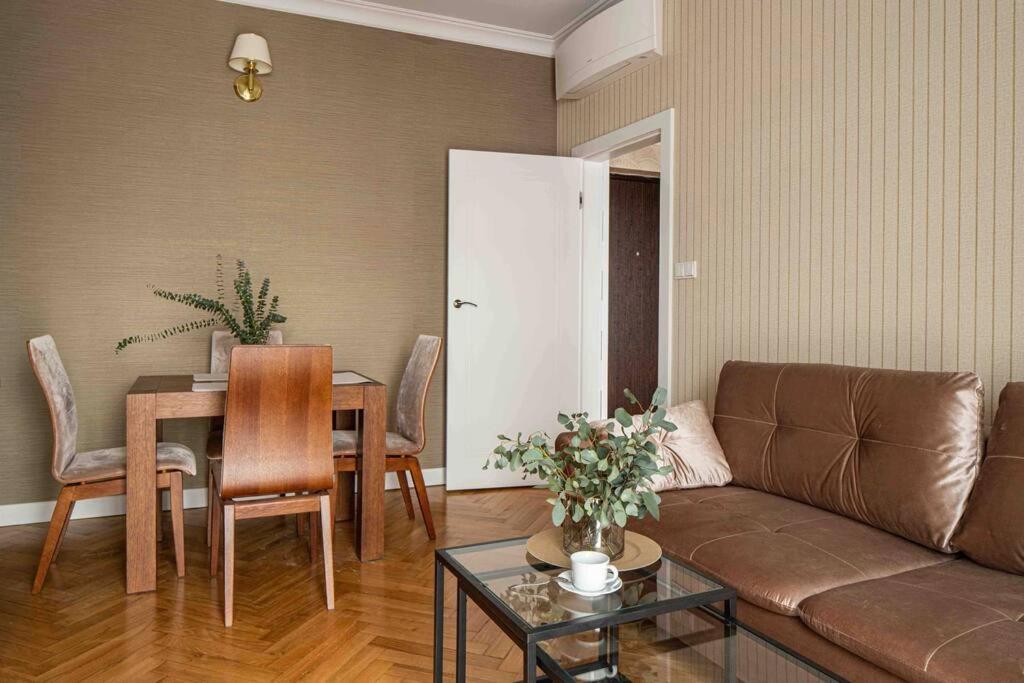 Wyzwolenia Apt , Lazienki Park & Zbawiciela Sq. 2' Варшава Екстериор снимка